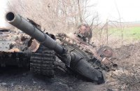 На сході країни українські воїни знищили 4 танки, літак та вертоліт ворога