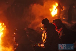 На Грушевского демонстранты жгут автопокрышки