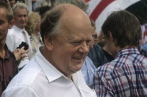 Экс-главе Беларуси запретили выезжать из страны