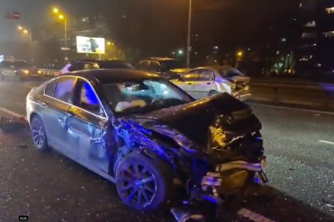 В Киеве на Окружной дороге столкнулись сразу 7 автомобилей