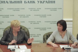 Первый транш от МВФ поделят поровну НБУ и Кабмин