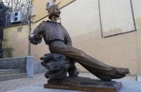 На Андріївському узвозі в Києві встановили пам’ятник Гоголю