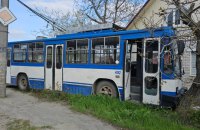 До лікарні звернулися пасажирка маршрутки, яка постраждала через вчорашній обстріл Херсона
