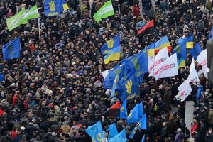 В Ивано-Франковске тысячи людей послушали пламенные речи лидеров оппозиции