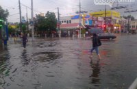 Из-за сильного ливня в Кременчуге парализовано движение транспорта