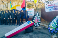 У дома Смолия провели похоронную процессию