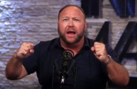 Facebook, Google, Youtube, Apple и Spotify забанили конспиролога Алекса Джонса