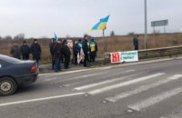 Жители соседних сел перекрыли два въезда во Львов