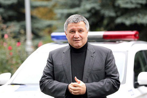 Аваков назвал число официально владеющих огнестрельным оружием