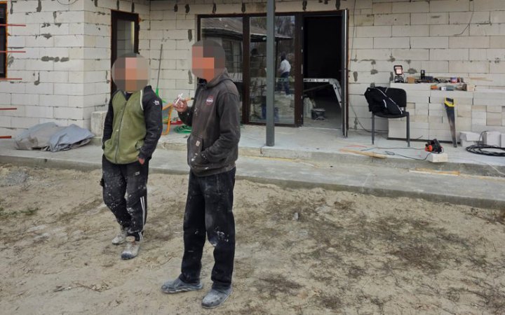 Командира військової частини підозрюють у використання підлеглих для будівництва власного будинку