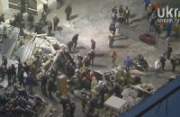 Улицу Грушевского перегородили двумя рядами новых баррикад