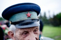 "Много пуль принес в шинели..."