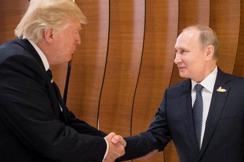 Американские сенаторы хотят выслушать доклад переводчика со встречи Трампа и Путина