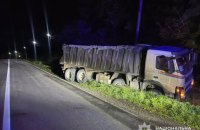 На Львівщині водій вантажівки з’їхав у кювет, щоб уникнути наїзду на 12-річну дівчинку на електросамокаті 