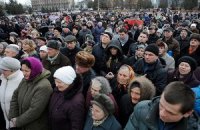 В Черниговской области люди требовали наказать милиционера за избиение беременной женщины