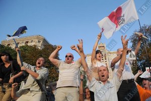 БЮТ наградил орденом пенсионерку повредившую венок Януковича 