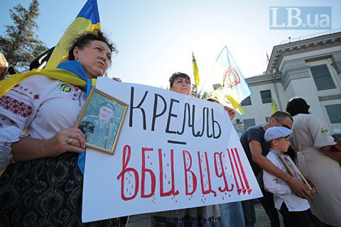 Більшість українців вважають, що заради миру на Донбасі не потрібно йти на всі компроміси