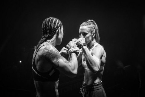 Ексчемпіонка UFC здолала свою суперницю і відібрала у неї титул чемпіонки Belator