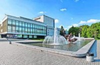 Артистів Дніпропетровського театру опери та балету відпустили додому з обсервації