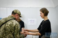 «Найчастіше чуємо питання “Чого ви це робите замість держави?”». Один день з командою, що допомагає пораненим військовим на ВЛК