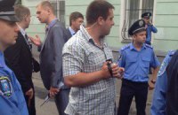 Охрана на Владимирской горке отбирала у верующих просфоры и воду