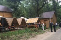 Активисты демонтировали "наливайки" на Трухановом острове