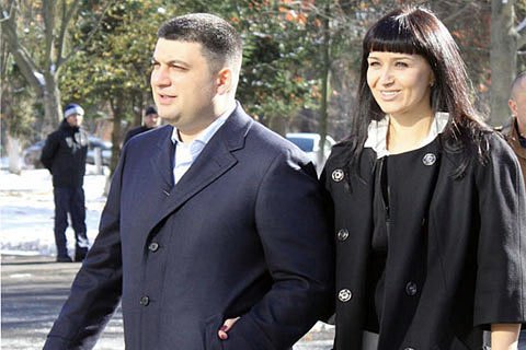 Гройсман с женой хранят наличными ₴4 млн, $1,2 млн и €460 тыс.