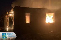 Екіпаж “Білий Янгол” врятував із палаючого магазину мешканку Авдіївки