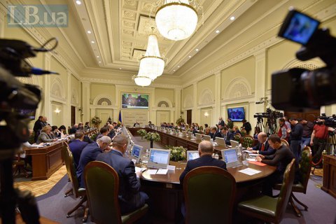 Рада отложит две пленарные недели из-за коронавируса