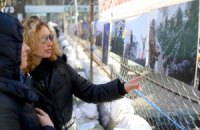 Издательство "Основы" отбирает фотографии для книги о Евромайдане