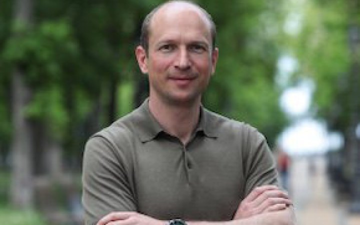 Директору департаменту КМДА вручили підозру по справі про прибирання шин із блокпостів