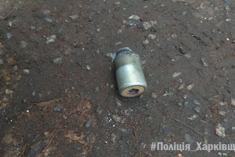 В Харькове мужчина запустил из окна квартиры сигнальную ракету и угрожал взорвать дом