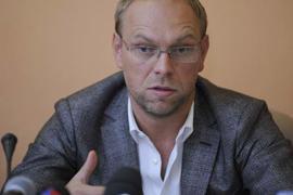 КС примет решение с закрытыми глазами - Власенко