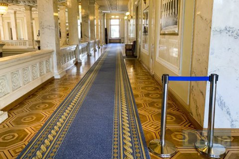 Депутаты предлагают запретить доступ в Верховную Раду без вакцинации и тестов на ковид