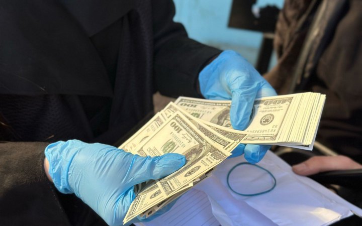 Судитимуть правоохоронця, який за $16 тис планував "кришувати" шахрайський кол-центр