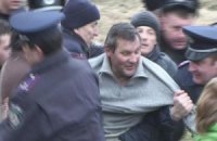 Милиция угрожала расстрелять акцию протеста против вырубки деревьев в Киеве 
