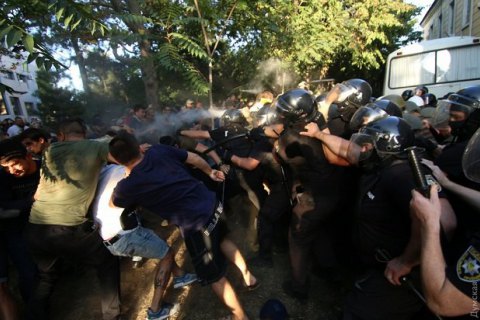 У здания суда в Черноморске произошла потасовка после заседания по "делу 2 мая" (обновлено) 