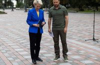 На Алеї сміливості в Києві з'явилася табличка з ім'ям фон дер Ляєн