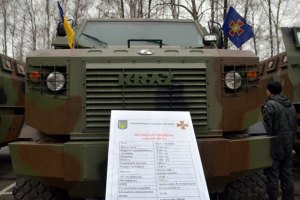 Военный на КрАЗе сбил местного жителя в Донецкой области