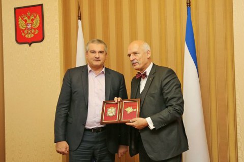 Евродепутат от Польши приехал к Аксенову в Крым