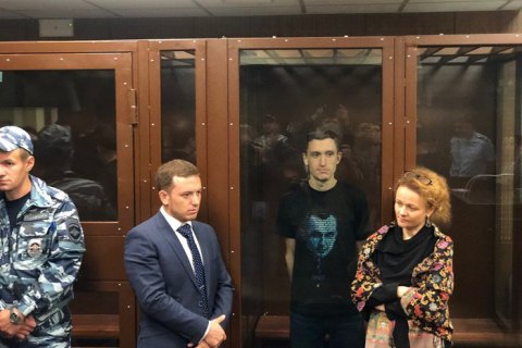 В РФ активист, который носил передачи украинским морякам, получил четыре года колонии