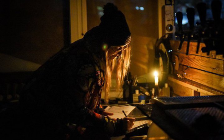 Укренерго: завтра у всіх регіонах України діятимуть графіки відключень світла
