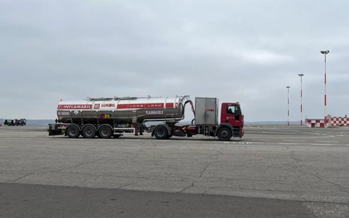 “Лукойл” не передав Молдові паливну інфраструктуру Кишинівського аеропорту