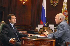 Медведев уволил Лужкова с поста мэра Москвы 