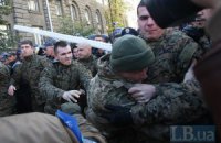 На Банковой зажгли шины
