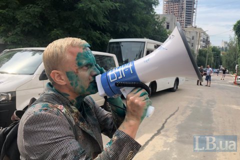 Луценко доручив розслідувати напад з зеленкою на Шабуніна