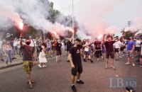 Активисты перекрыли дорогу под судом, где избирают меру пресечения Стерненко
