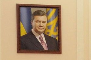 На Тернопольщине запретили портреты Януковича в школах