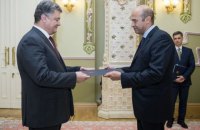 Порошенко принял верительные грамоты у послов четырех стран