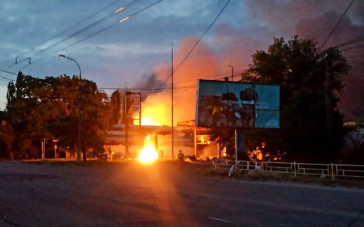 Пʼятеро мирних людей поранені через російські удари по Херсонській області 
